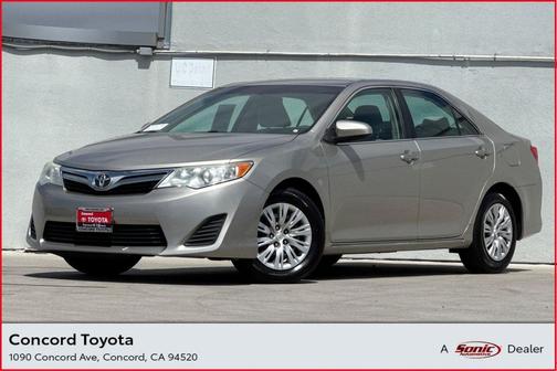 Classic Silver Metallic 2014 Toyota Camry LE