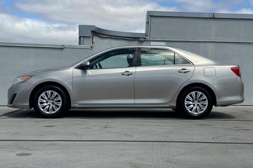 Classic Silver Metallic 2014 Toyota Camry LE