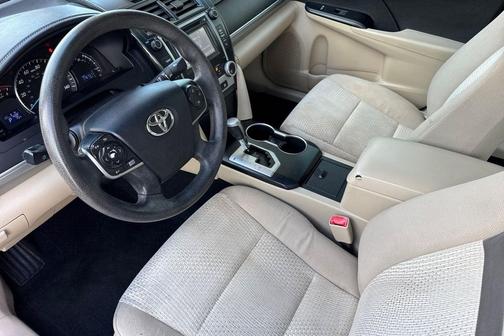 Classic Silver Metallic 2014 Toyota Camry LE