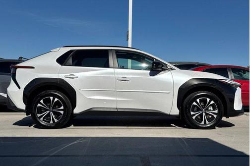 2025 Toyota bZ4X XLE
