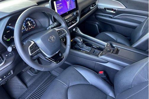 2026 Toyota Highlander Hybrid Base