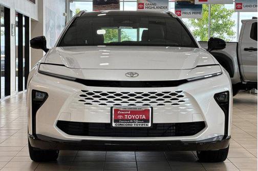 2025 Toyota Crown Signia XLE