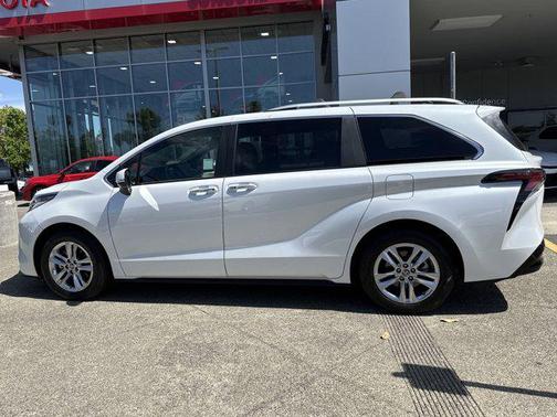 2023 Toyota Sienna Limited 7-Passenger