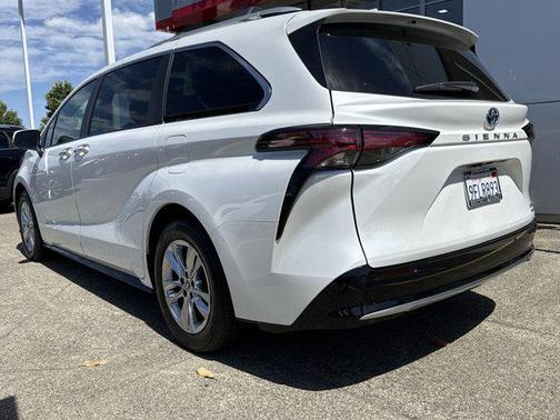 2023 Toyota Sienna Limited 7-Passenger
