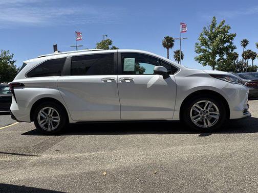 2023 Toyota Sienna Limited 7-Passenger