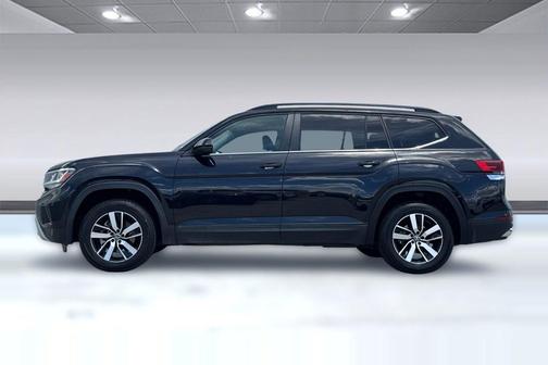 Deep Black Pearl 2022 Volkswagen Atlas 2.0T SE