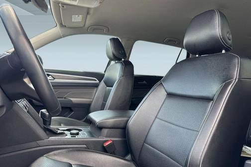 Deep Black Pearl 2022 Volkswagen Atlas 2.0T SE