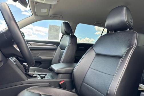 Deep Black Pearl 2022 Volkswagen Atlas 2.0T SE