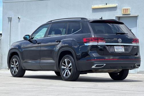 Deep Black Pearl 2022 Volkswagen Atlas 2.0T SE
