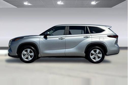 Celestial Silver Metallic 2025 Toyota Highlander LE