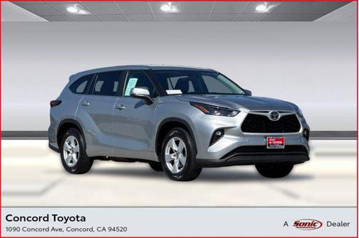 Celestial Silver Metallic 2025 Toyota Highlander LE