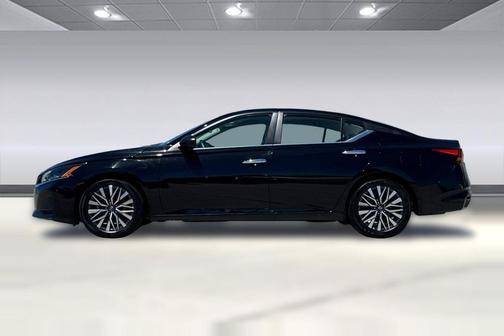 Super Black 2025 Nissan Altima SV FWD