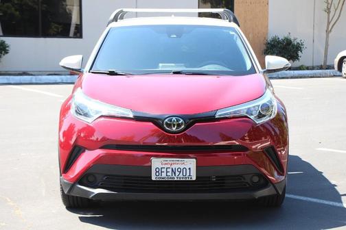 Photo 3 of 36 of 2018 Toyota C-HR XLE