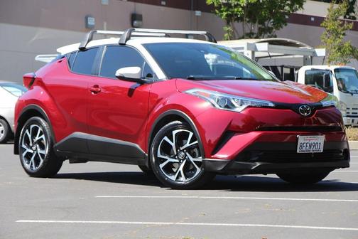 Photo 2 of 36 of 2018 Toyota C-HR XLE