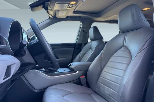 Celestial Silver Metallic 2022 Toyota Highlander Hybrid XLE