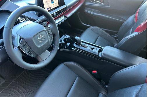 2025 Toyota Prius L