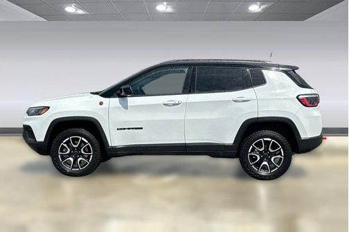 Bright White Clearcoat 2025 Jeep Compass Trailhawk