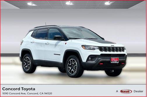 Bright White Clearcoat 2025 Jeep Compass Trailhawk