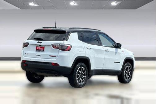 Bright White Clearcoat 2025 Jeep Compass Trailhawk