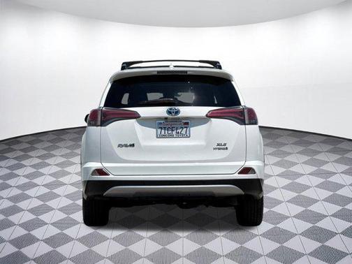 2017 Toyota RAV4 Hybrid XLE