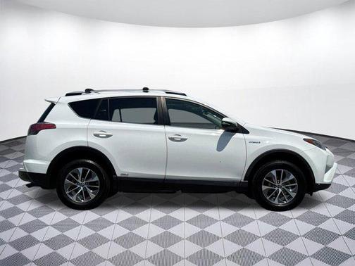 2017 Toyota RAV4 Hybrid XLE