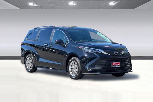 Midnight Black Metallic 2026 Toyota Sienna XLE