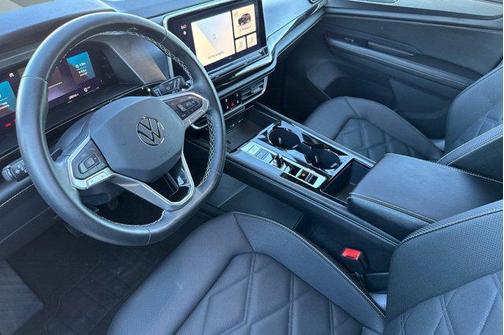 2025 Volkswagen Atlas Cross Sport 2.0T SE w/Technology