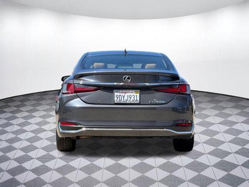 2023 Lexus ES 300h Base