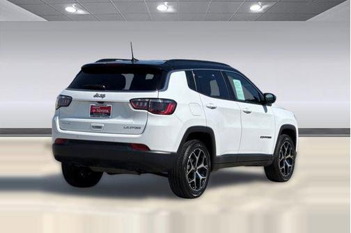 Bright White Clearcoat 2025 Jeep Compass Limited