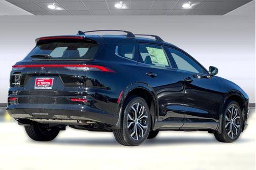 2025 Toyota Crown Signia XLE