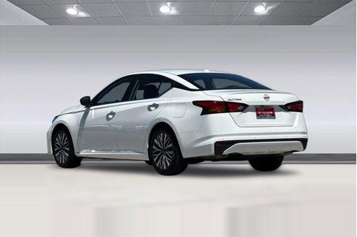 Glacier White 2025 Nissan Altima SV FWD