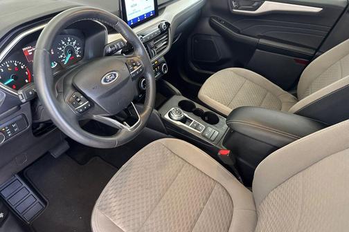 Oxford White 2022 Ford Escape SE