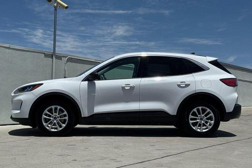 Oxford White 2022 Ford Escape SE