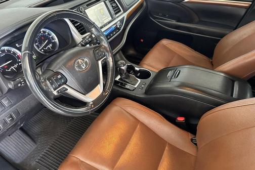 Midnight Black Metallic 2017 Toyota Highlander Limited