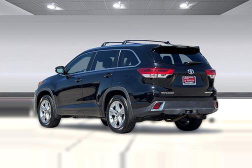 Midnight Black Metallic 2017 Toyota Highlander Limited