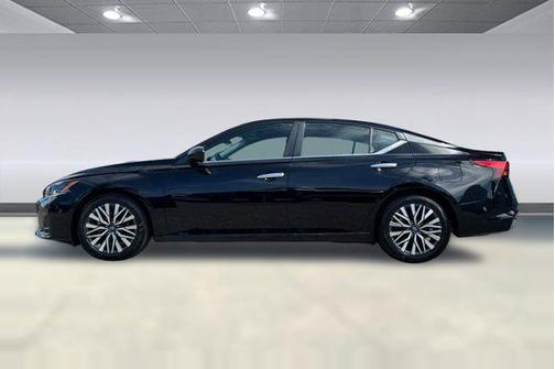 Super Black 2025 Nissan Altima SV FWD