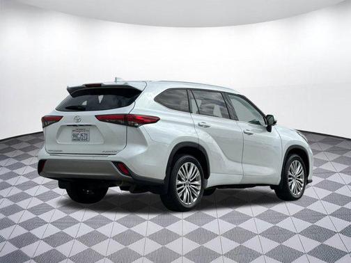 2023 Toyota Highlander Platinum
