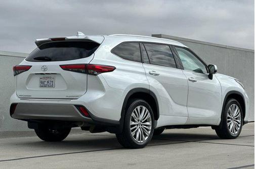 2023 Toyota Highlander Platinum
