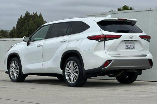 2023 Toyota Highlander Platinum