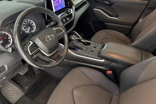 Magnetic Gray Metallic 2024 Toyota Highlander LE