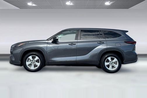 Magnetic Gray Metallic 2024 Toyota Highlander LE