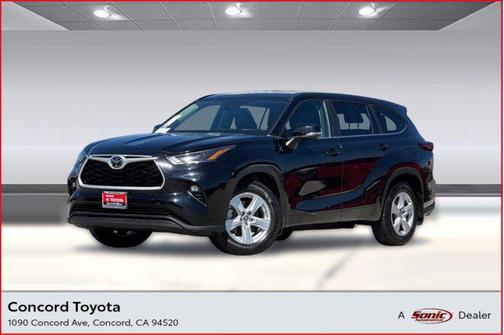 Midnight Black Metallic 2024 Toyota Highlander LE