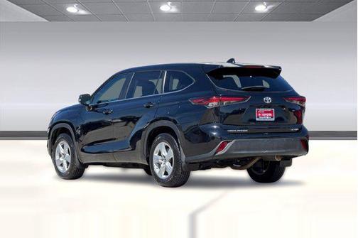 Midnight Black Metallic 2024 Toyota Highlander LE