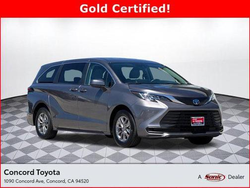 2023 Toyota Sienna LE