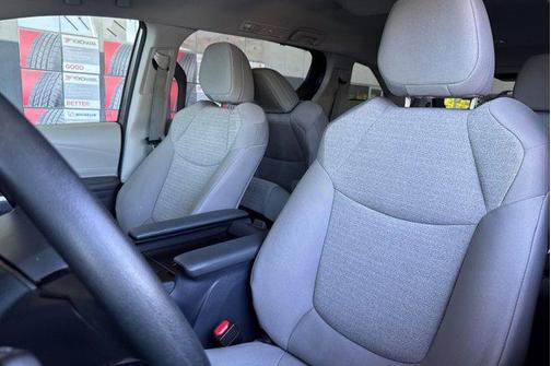 2023 Toyota Sienna LE