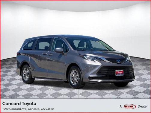 2023 Toyota Sienna LE