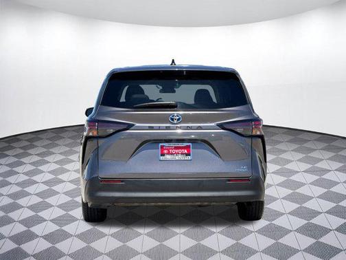 2023 Toyota Sienna LE