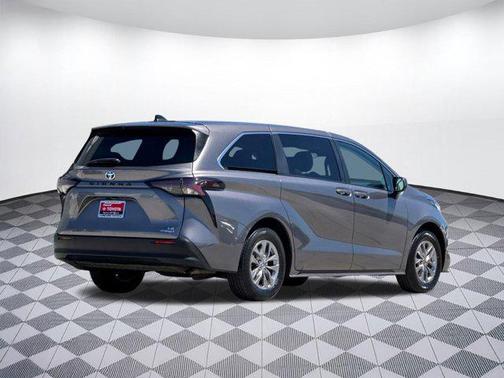 2023 Toyota Sienna LE