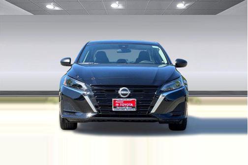 Super Black 2025 Nissan Altima SV FWD