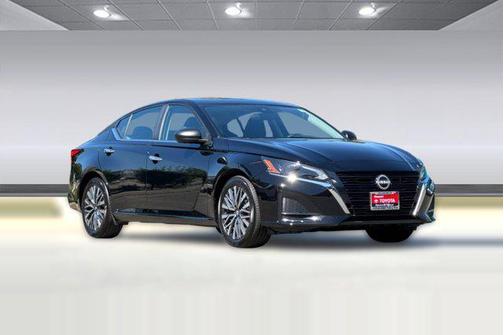 Super Black 2025 Nissan Altima SV FWD